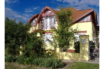Hungría Privát Orosháza, Exterior
